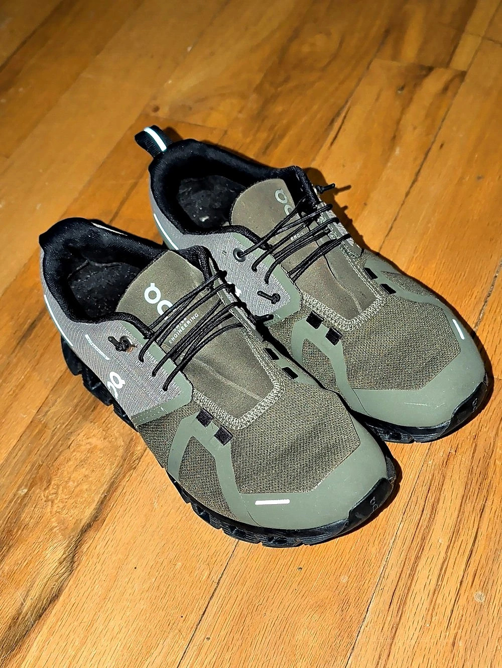 On Cloud 5 Waterproof Women's Sneakers US W8 Green & Black